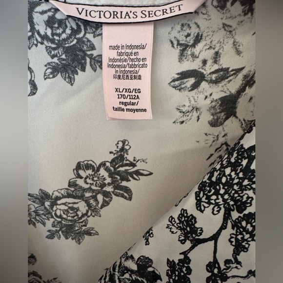 NWOT Victoria’s Secret Satin Pajama Set - Picture 6 of 7